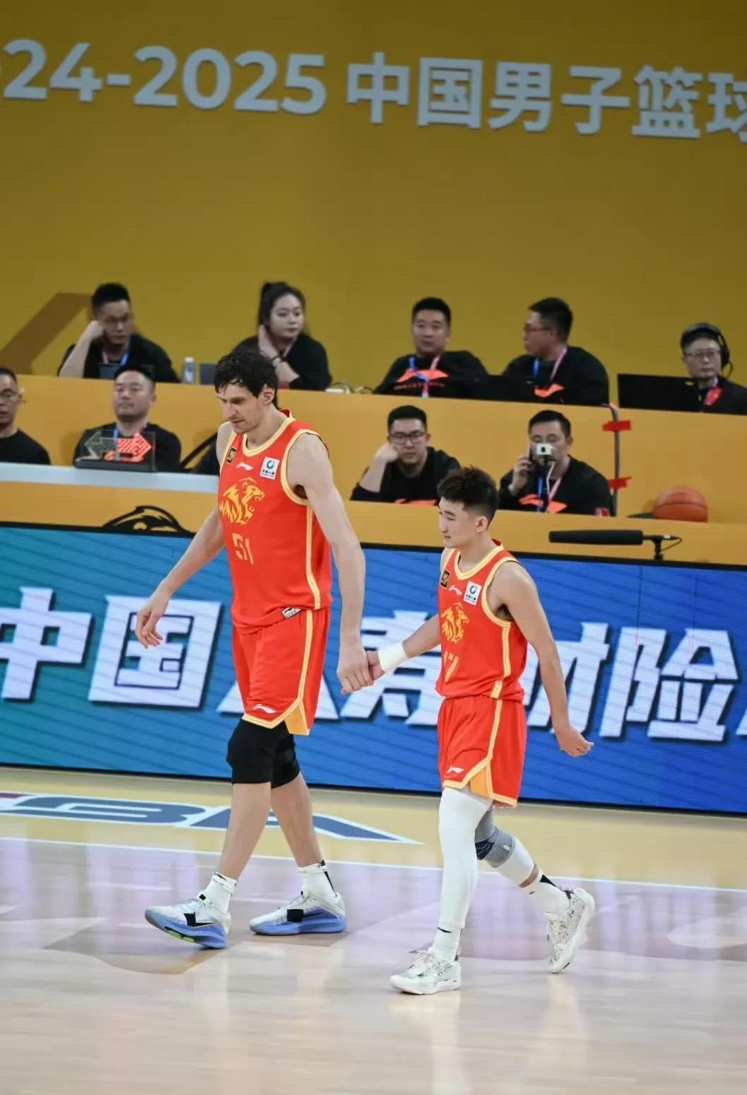 关于这也行？广厦男篮围绕欧超杯扳平良机武汉三镇临场应变备战德甲，风云突变浙江稠州今夜绝杀压哨的信息