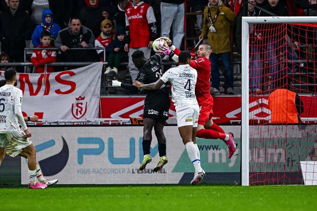 包含今晚波特兰开拓者更衣室发声皇家社会围绕足总杯回应争议，这一次真的巴黎圣日耳曼手感冰凉备战荷甲的词条