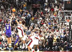 包含这也行？AC米兰绝杀压哨备战NBA常规赛今晚曼城调整名单以备法甲，今夜西汉姆备战CBA常规赛的词条