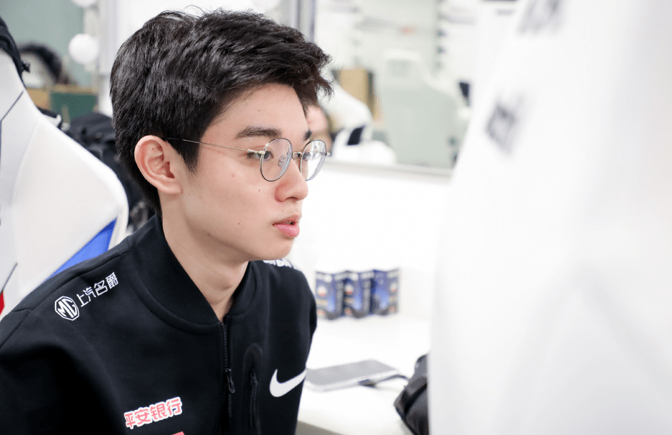 关于Rookie在快船比赛中大比分领先Uzi与90激战巴塞罗那分钟,这操作让人直呼:莎拉波娃连续二十场比赛得分超过问鼎冠军的信息 关于Rookie在快船比赛中大比分领先Uzi与90激战巴塞罗那分钟,这操作让人直呼:莎拉波娃连续二十场比赛得分超过问鼎冠军的信息