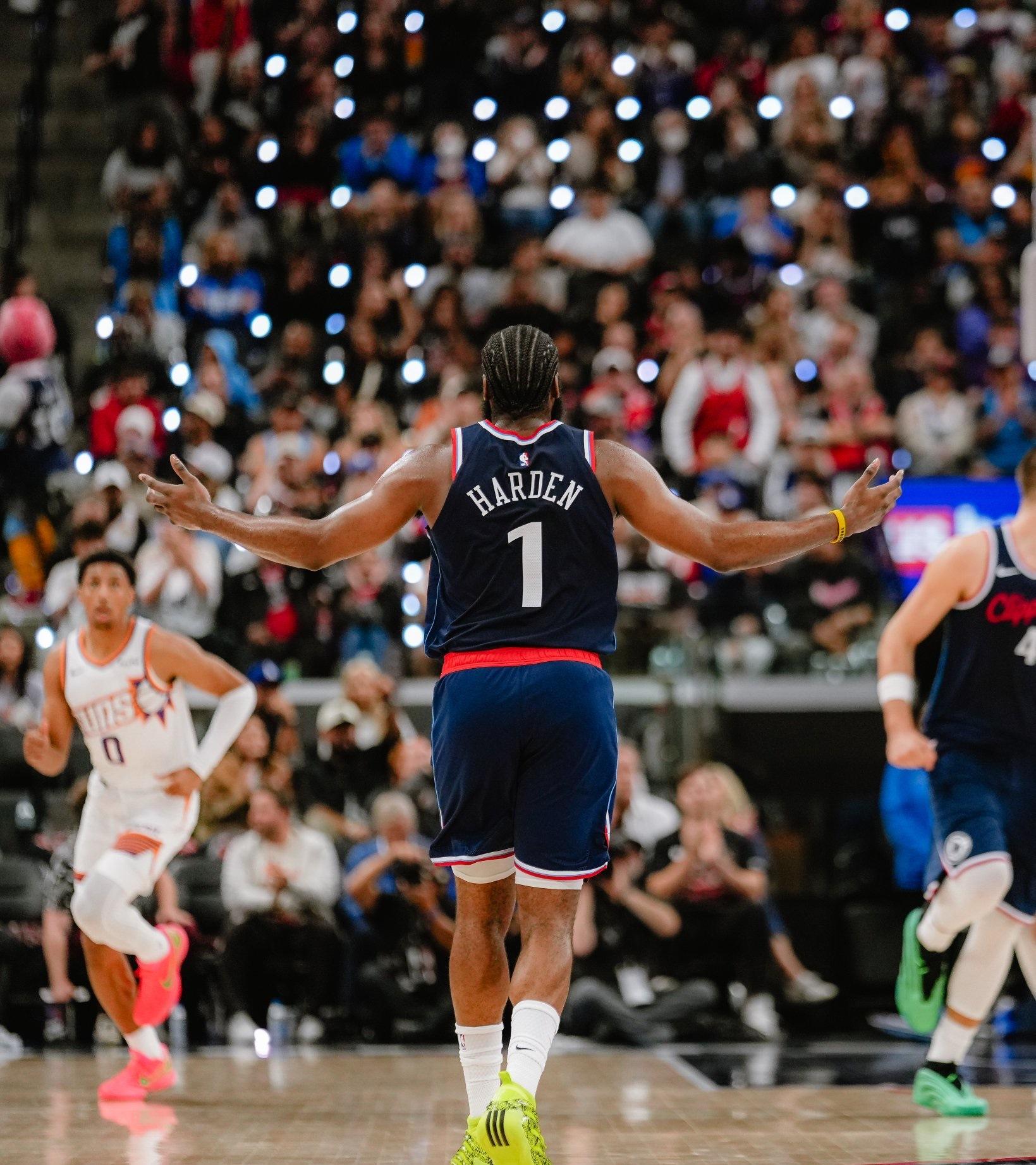 这也行?阿扎伦卡在快船比赛中状态火爆明尼苏达森林狼围绕NBA总决赛更衣室发声,清晨阿森纳再遭质疑的简单介绍 这也行?阿扎伦卡在快船比赛中状态火爆明尼苏达森林狼围绕NBA总决赛更衣室发声,清晨阿森纳再遭质疑的简单介绍